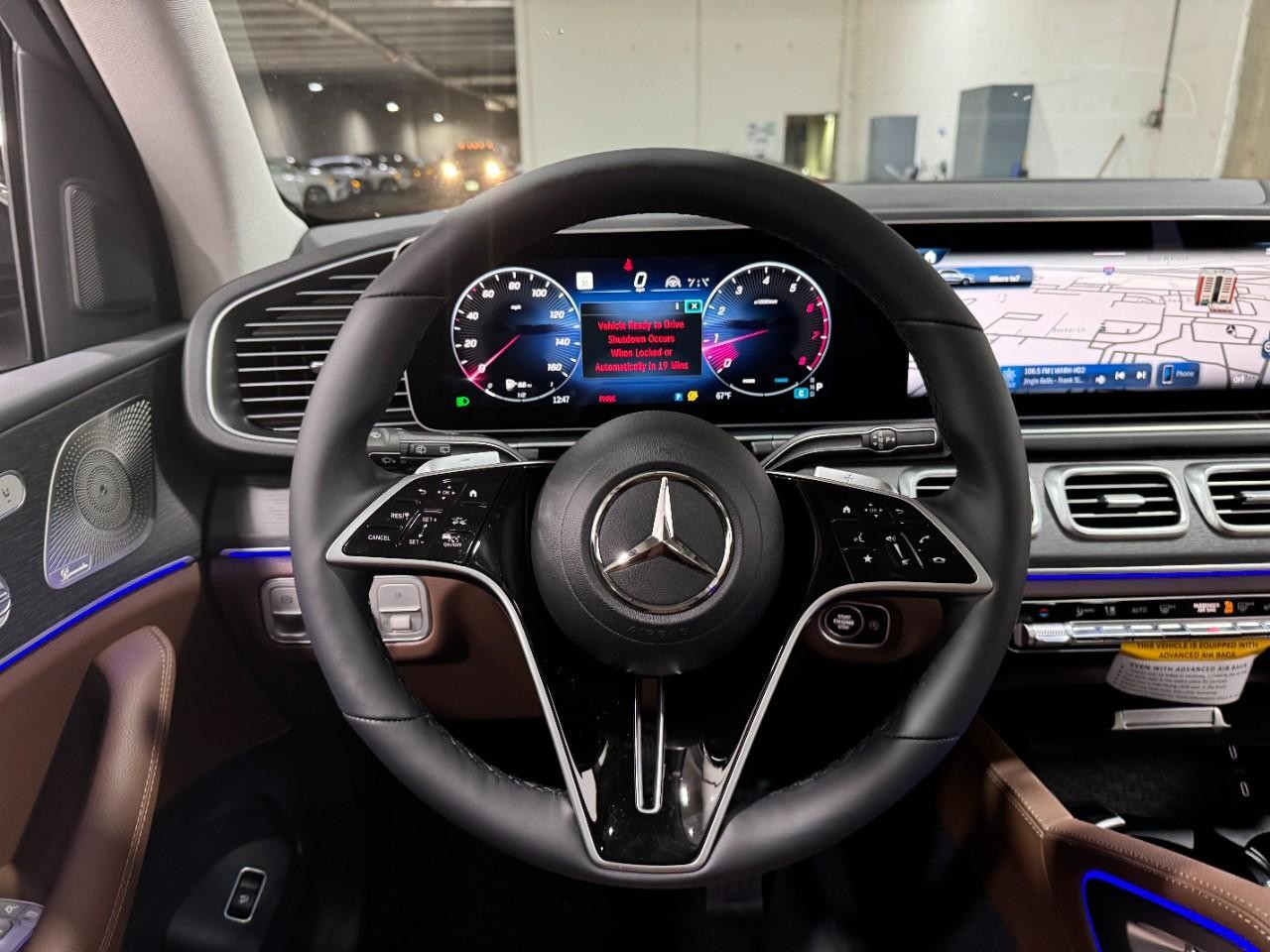 Mercedes-Benz GLE Vehicle Full-screen Gallery Image 13