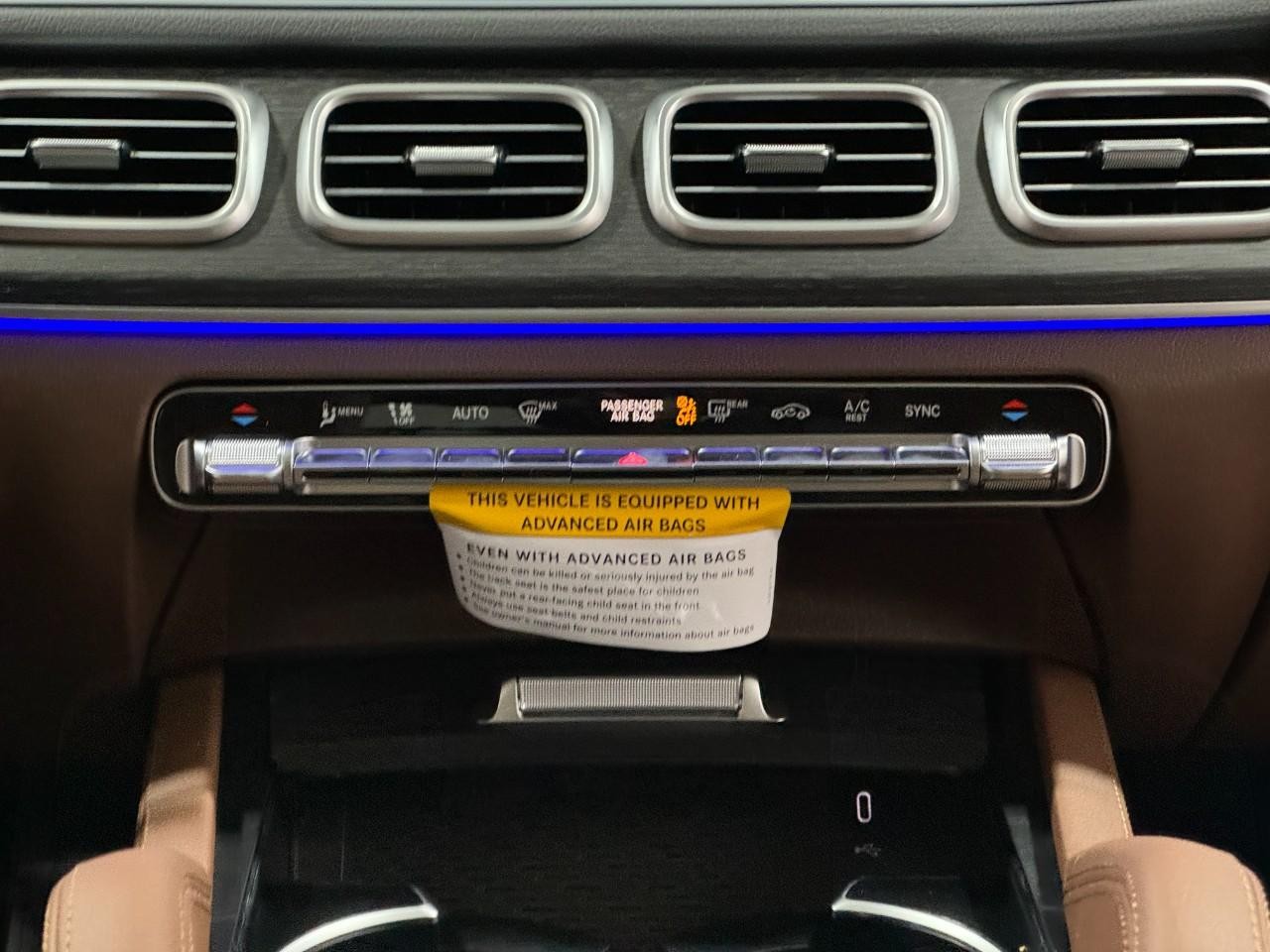 Mercedes-Benz GLE Vehicle Full-screen Gallery Image 15