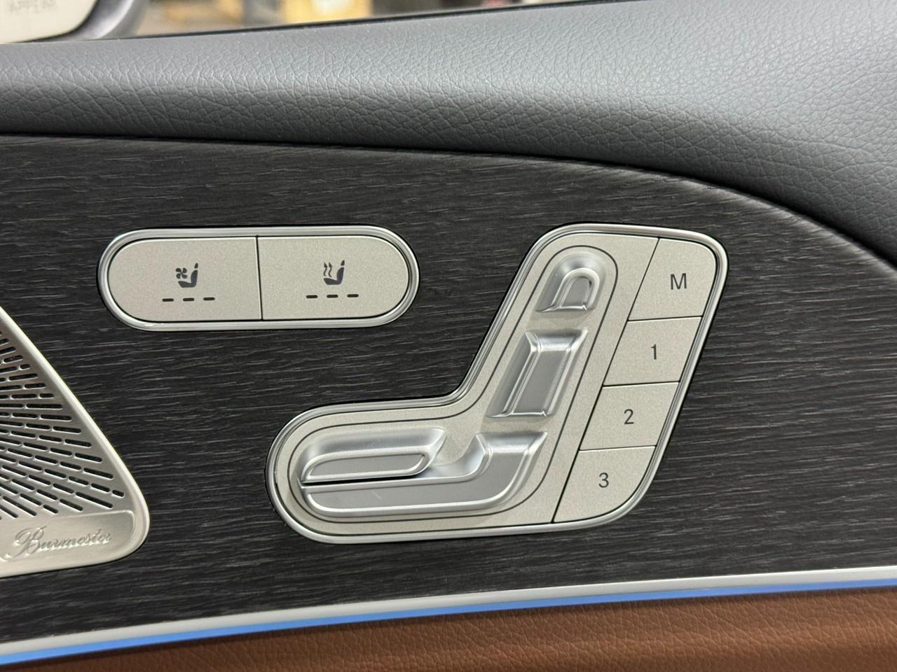 Mercedes-Benz GLE Vehicle Full-screen Gallery Image 21