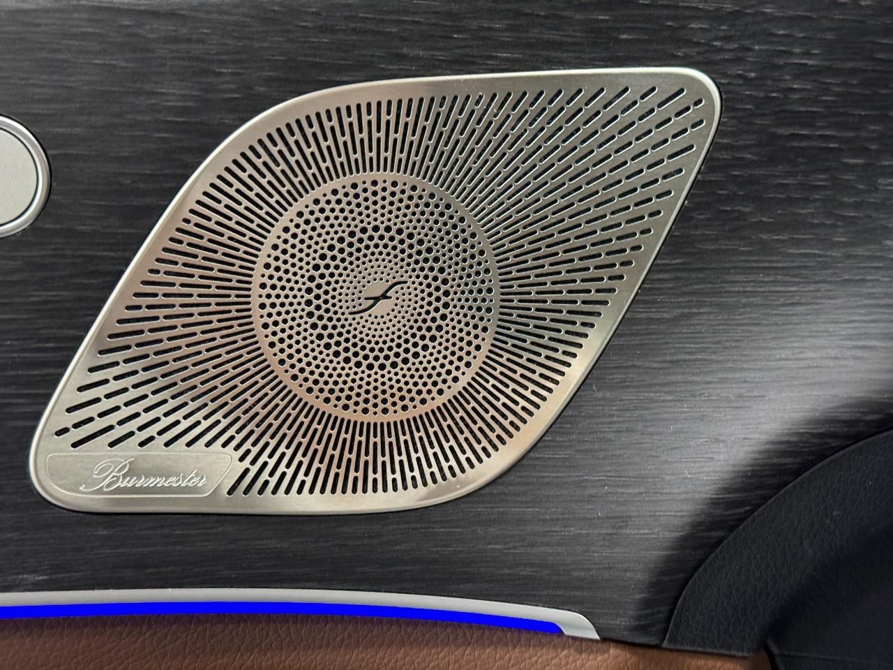 Mercedes-Benz GLE Vehicle Full-screen Gallery Image 24