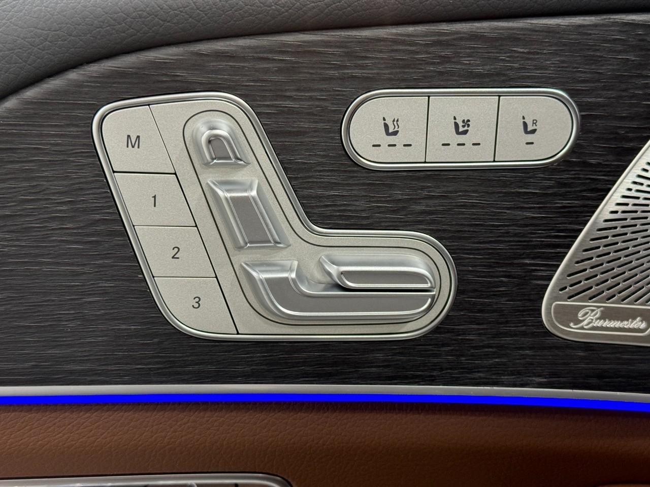 Mercedes-Benz GLE Vehicle Full-screen Gallery Image 25