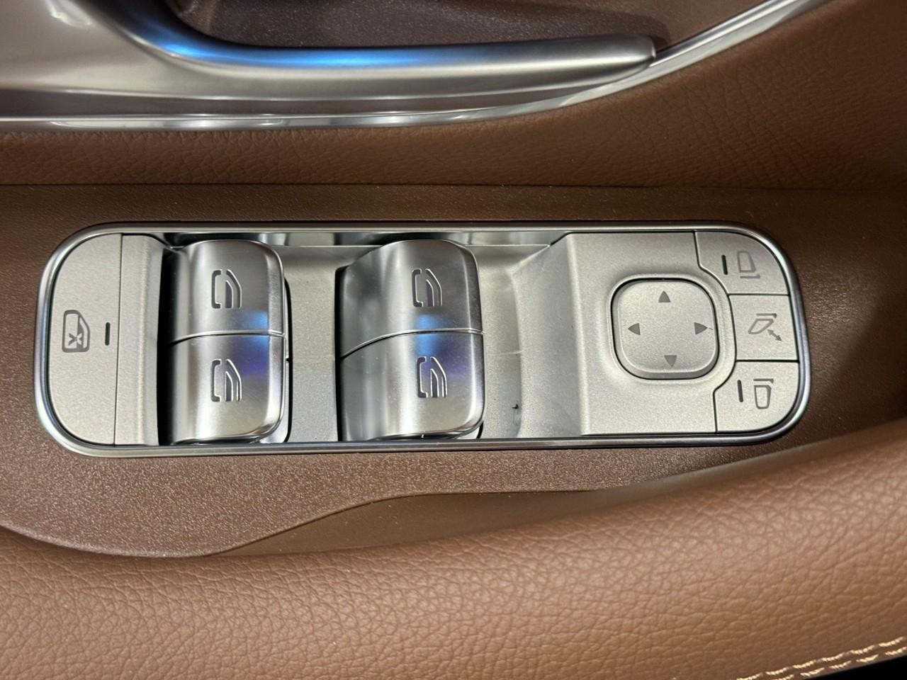 Mercedes-Benz GLE Vehicle Full-screen Gallery Image 27