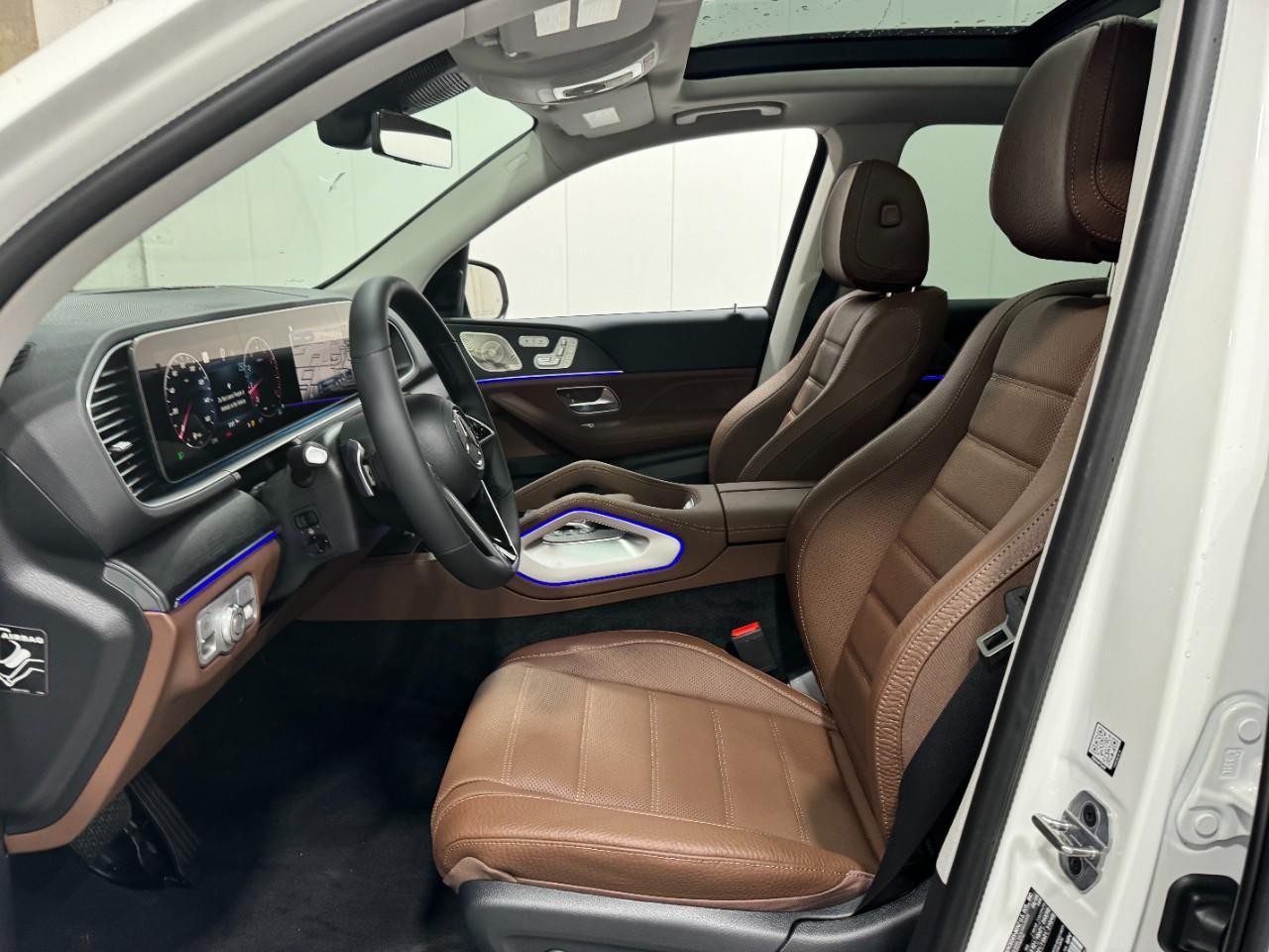 Mercedes-Benz GLE Vehicle Full-screen Gallery Image 29