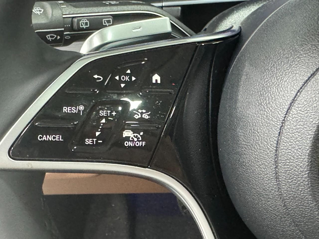 Mercedes-Benz GLE Vehicle Full-screen Gallery Image 33