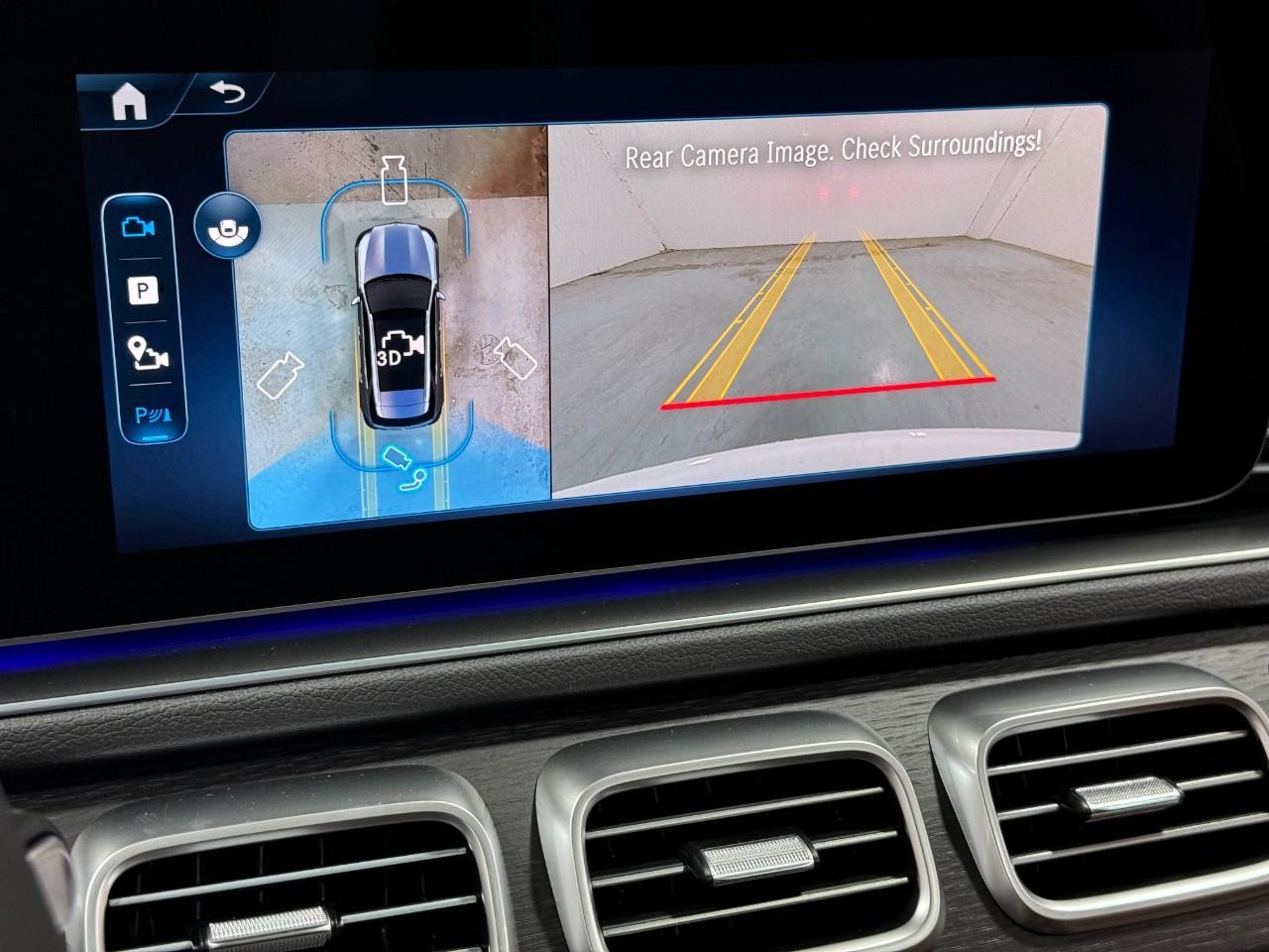 Mercedes-Benz GLE Vehicle Full-screen Gallery Image 37