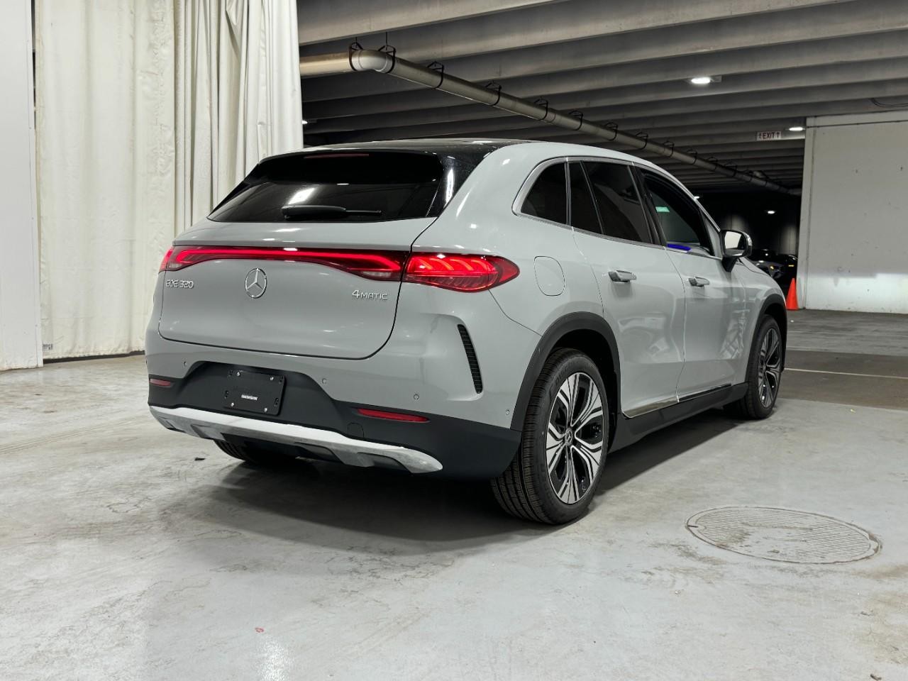 Mercedes-Benz EQE Vehicle Full-screen Gallery Image 4