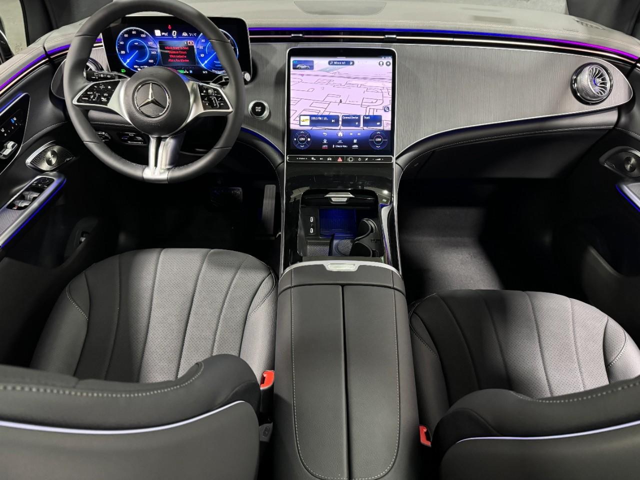 Mercedes-Benz EQE Vehicle Full-screen Gallery Image 12