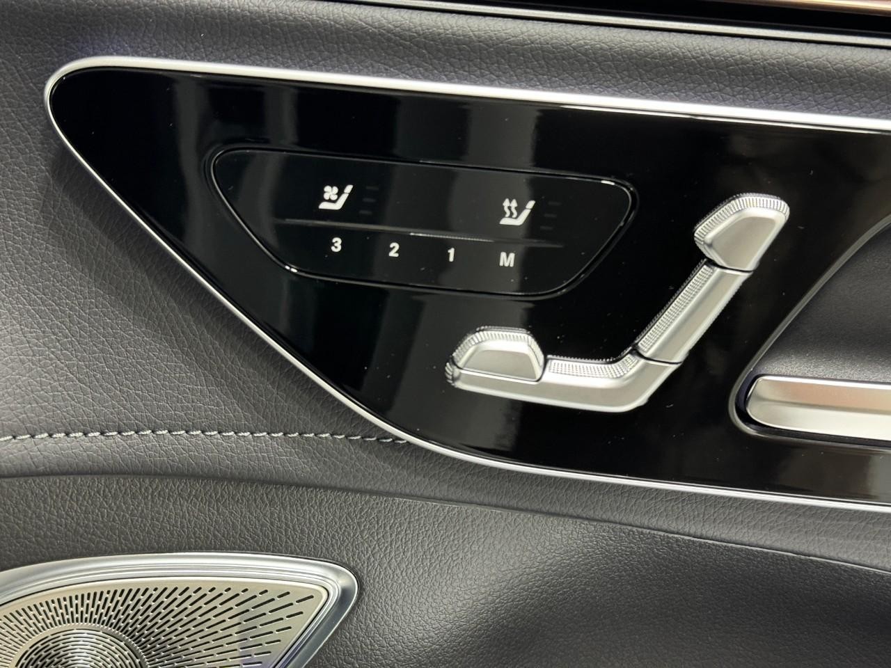 Mercedes-Benz EQE Vehicle Full-screen Gallery Image 20