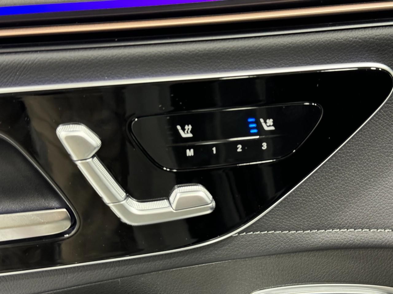 Mercedes-Benz EQE Vehicle Full-screen Gallery Image 23