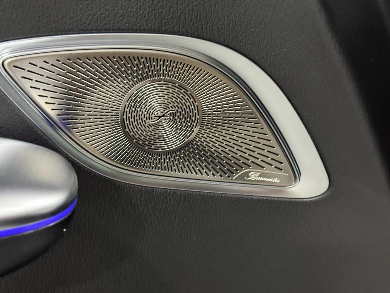 Mercedes-Benz EQE Vehicle Full-screen Gallery Image 26