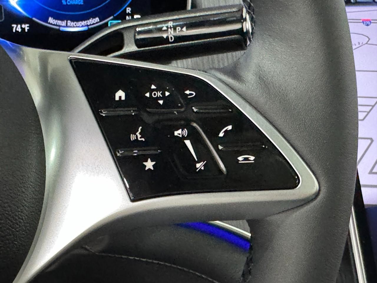 Mercedes-Benz EQE Vehicle Full-screen Gallery Image 33