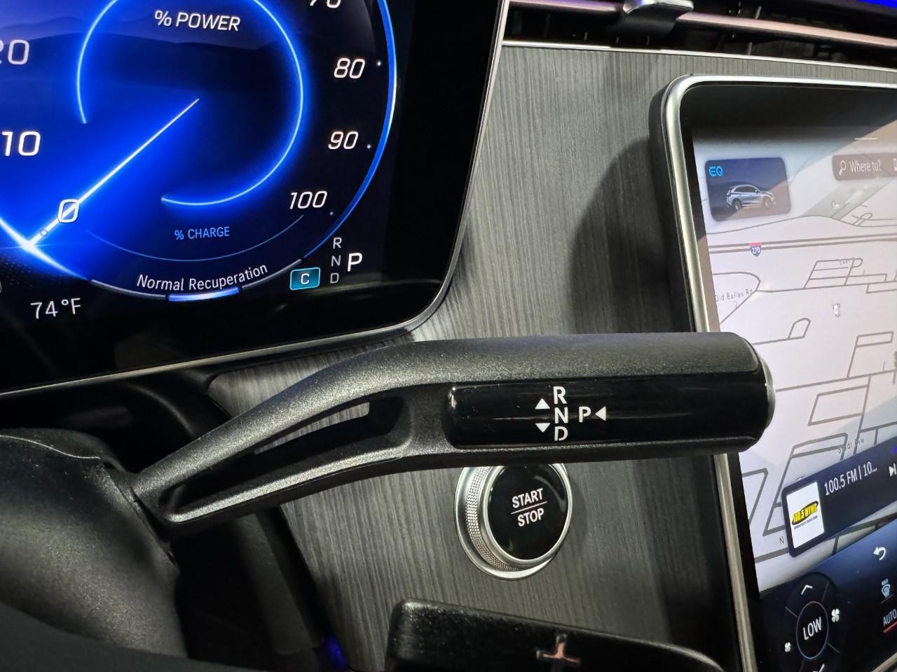 Mercedes-Benz EQE Vehicle Full-screen Gallery Image 35