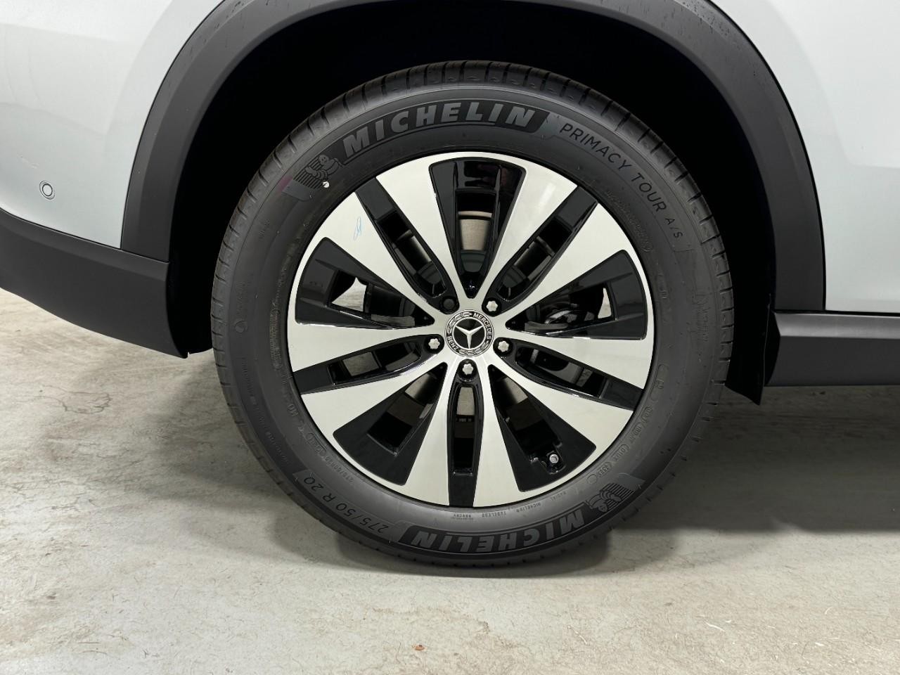 Mercedes-Benz GLE Vehicle Full-screen Gallery Image 5