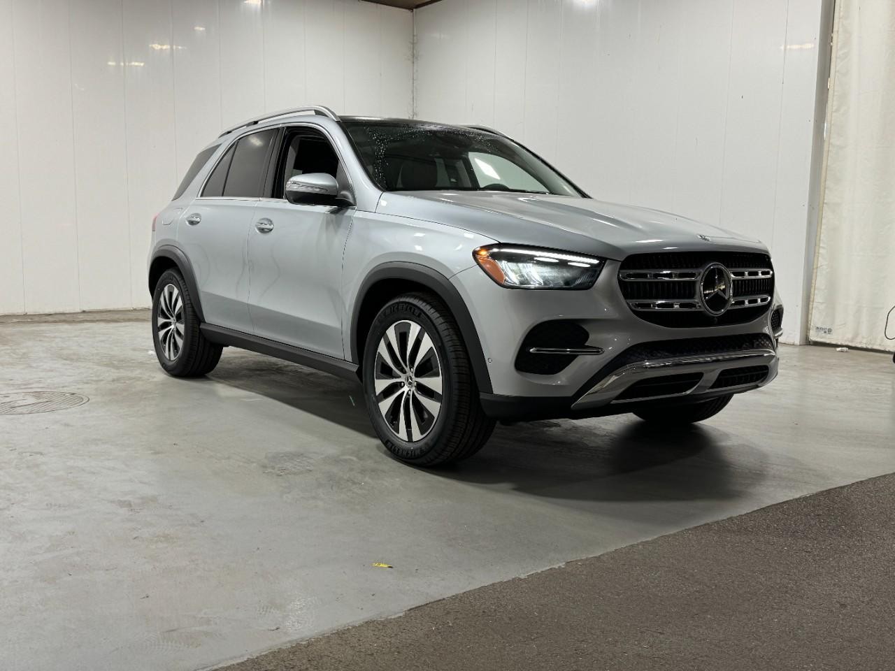 Mercedes-Benz GLE Vehicle Full-screen Gallery Image 6