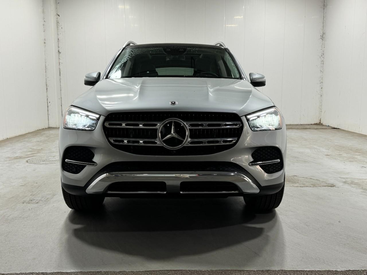 Mercedes-Benz GLE Vehicle Full-screen Gallery Image 7