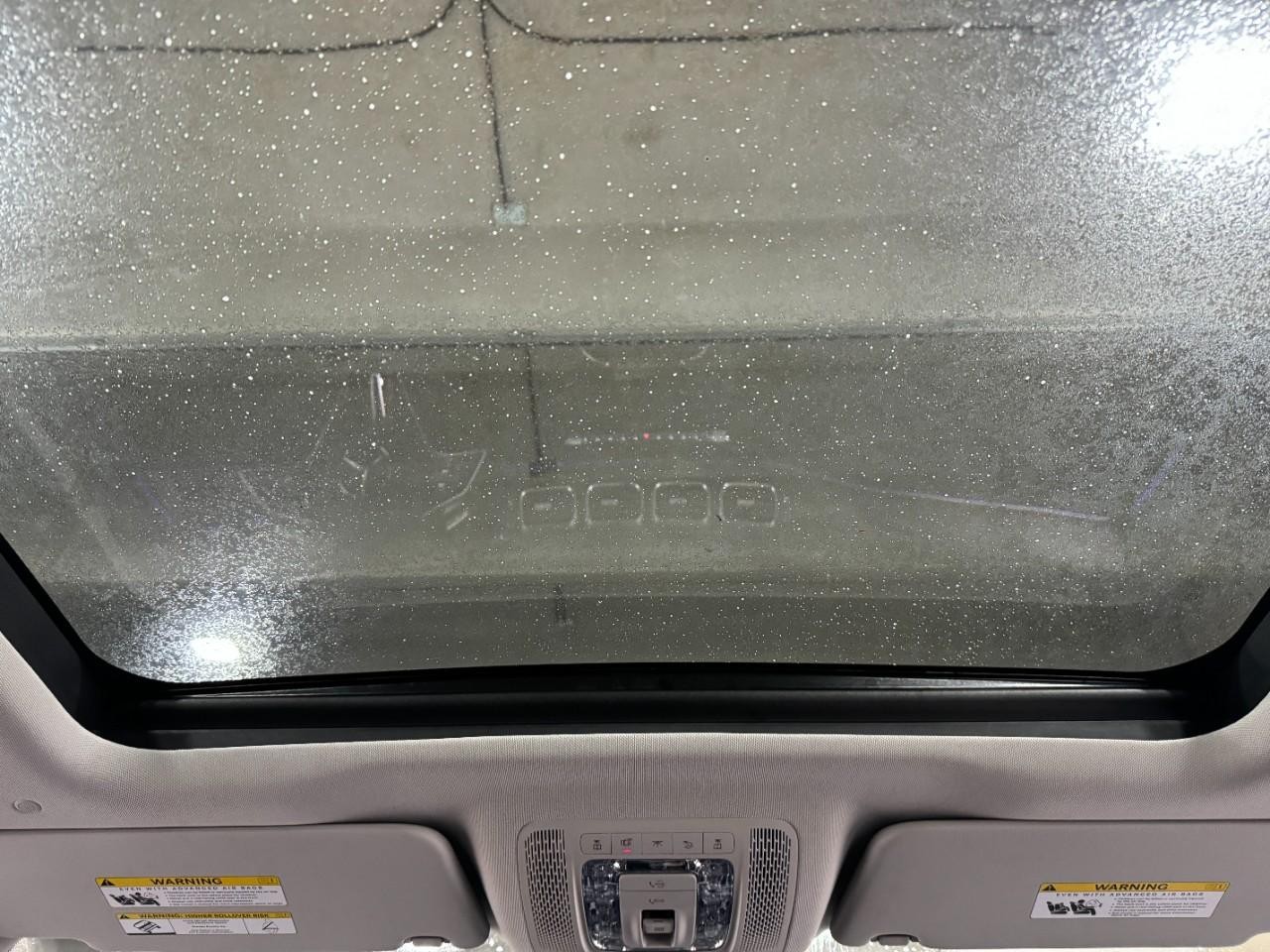 Mercedes-Benz GLE Vehicle Full-screen Gallery Image 11