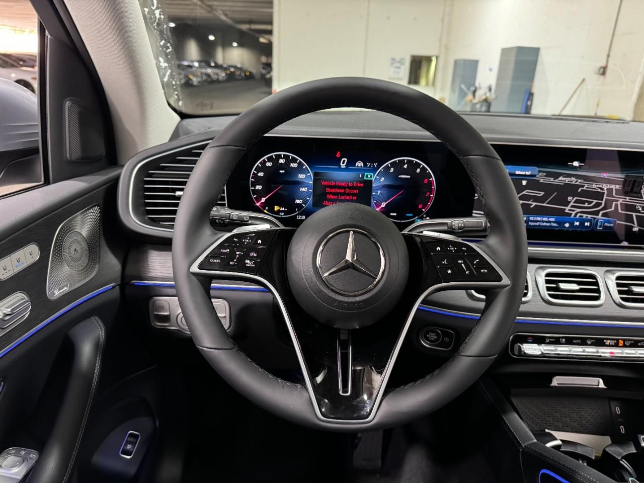 Mercedes-Benz GLE Vehicle Full-screen Gallery Image 13
