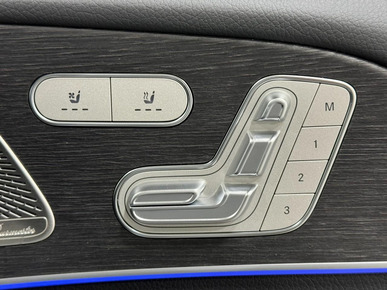 Mercedes-Benz GLE Vehicle Full-screen Gallery Image 21