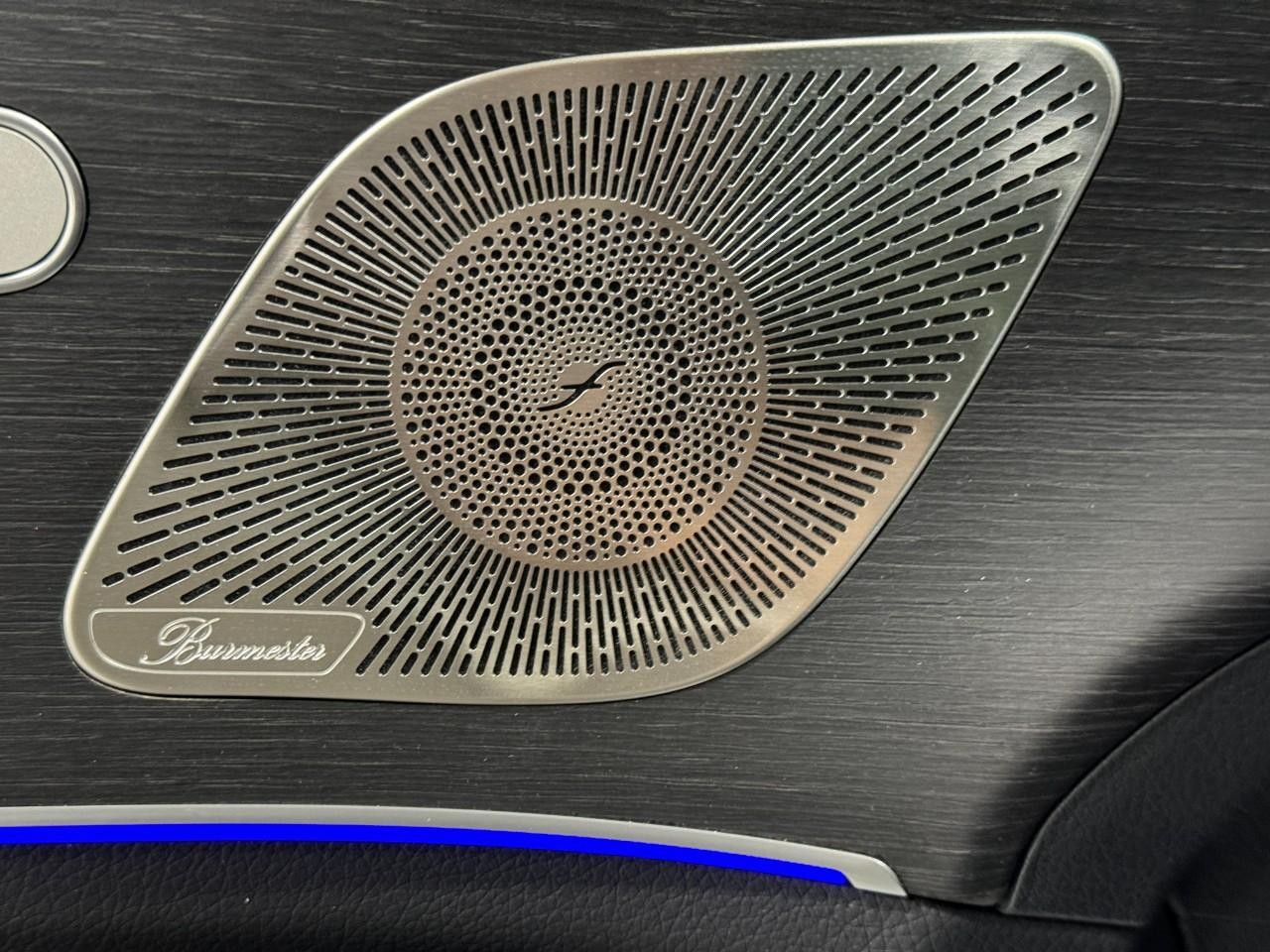 Mercedes-Benz GLE Vehicle Full-screen Gallery Image 24