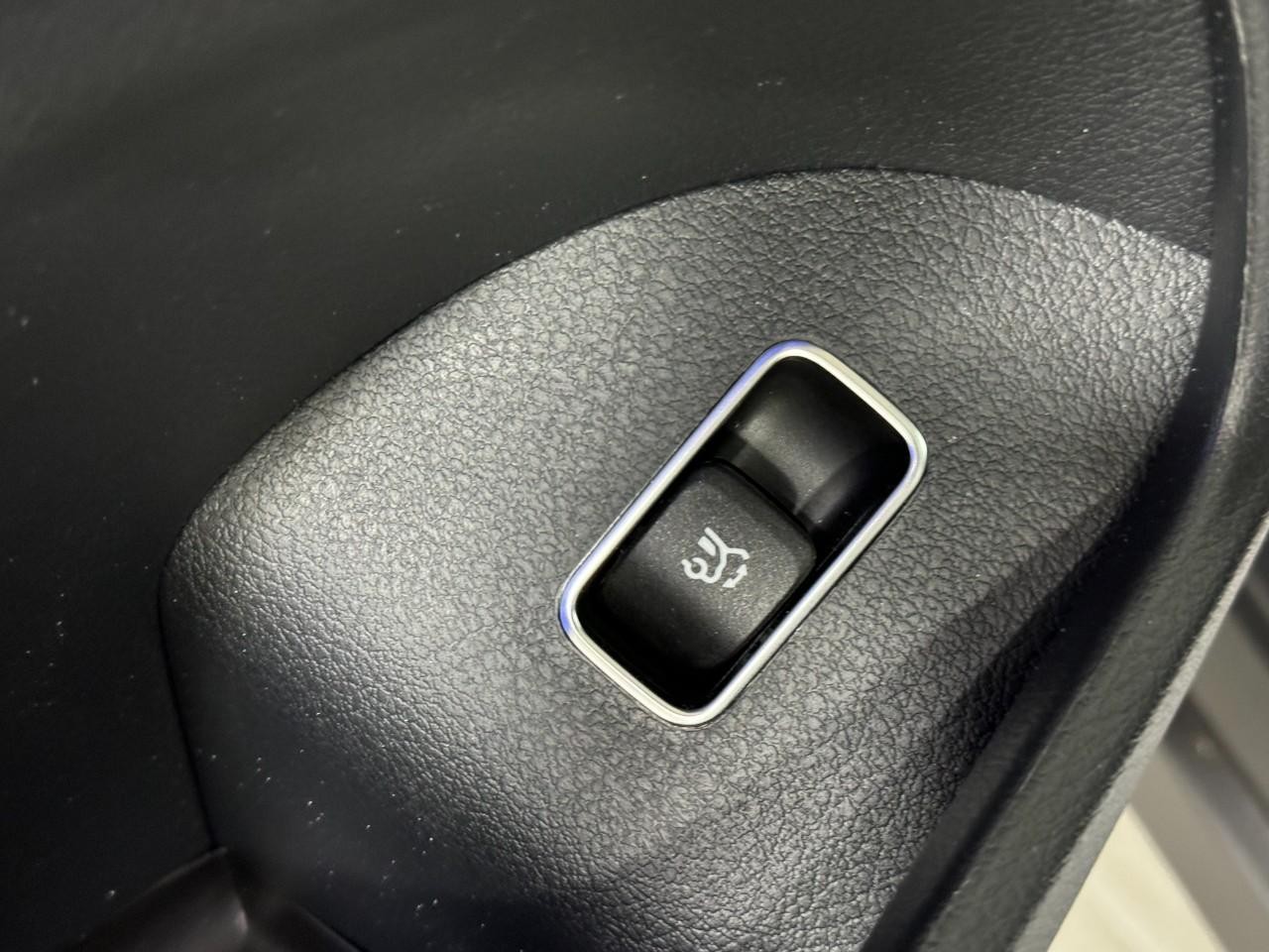 Mercedes-Benz GLE Vehicle Full-screen Gallery Image 28