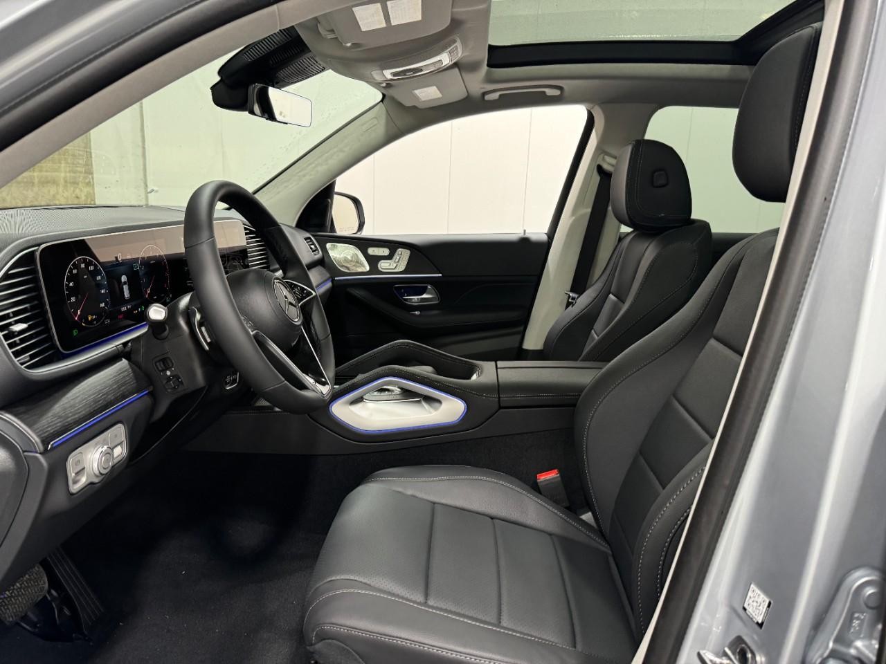 Mercedes-Benz GLE Vehicle Full-screen Gallery Image 29