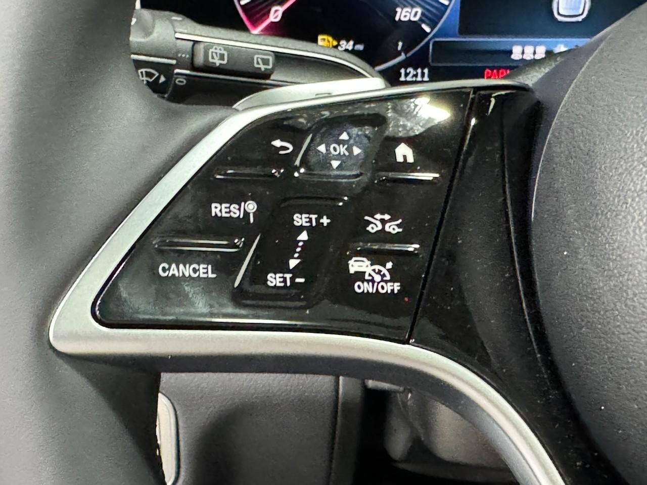 Mercedes-Benz GLE Vehicle Full-screen Gallery Image 33