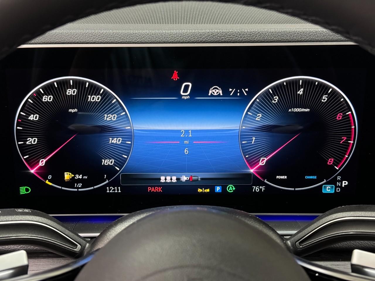 Mercedes-Benz GLE Vehicle Full-screen Gallery Image 35