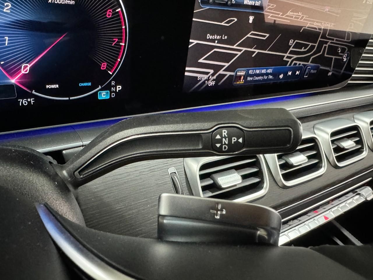 Mercedes-Benz GLE Vehicle Full-screen Gallery Image 36