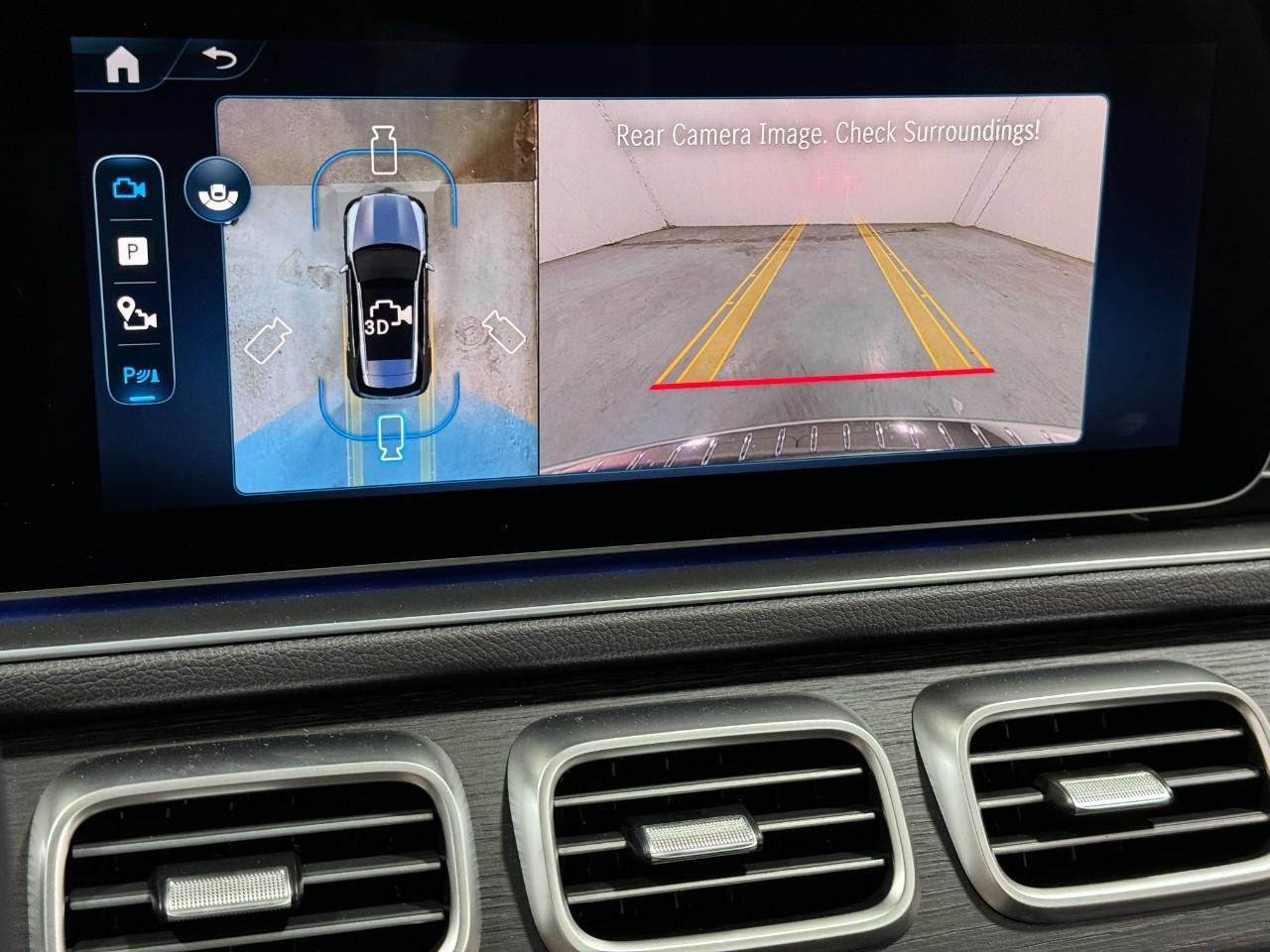 Mercedes-Benz GLE Vehicle Full-screen Gallery Image 37