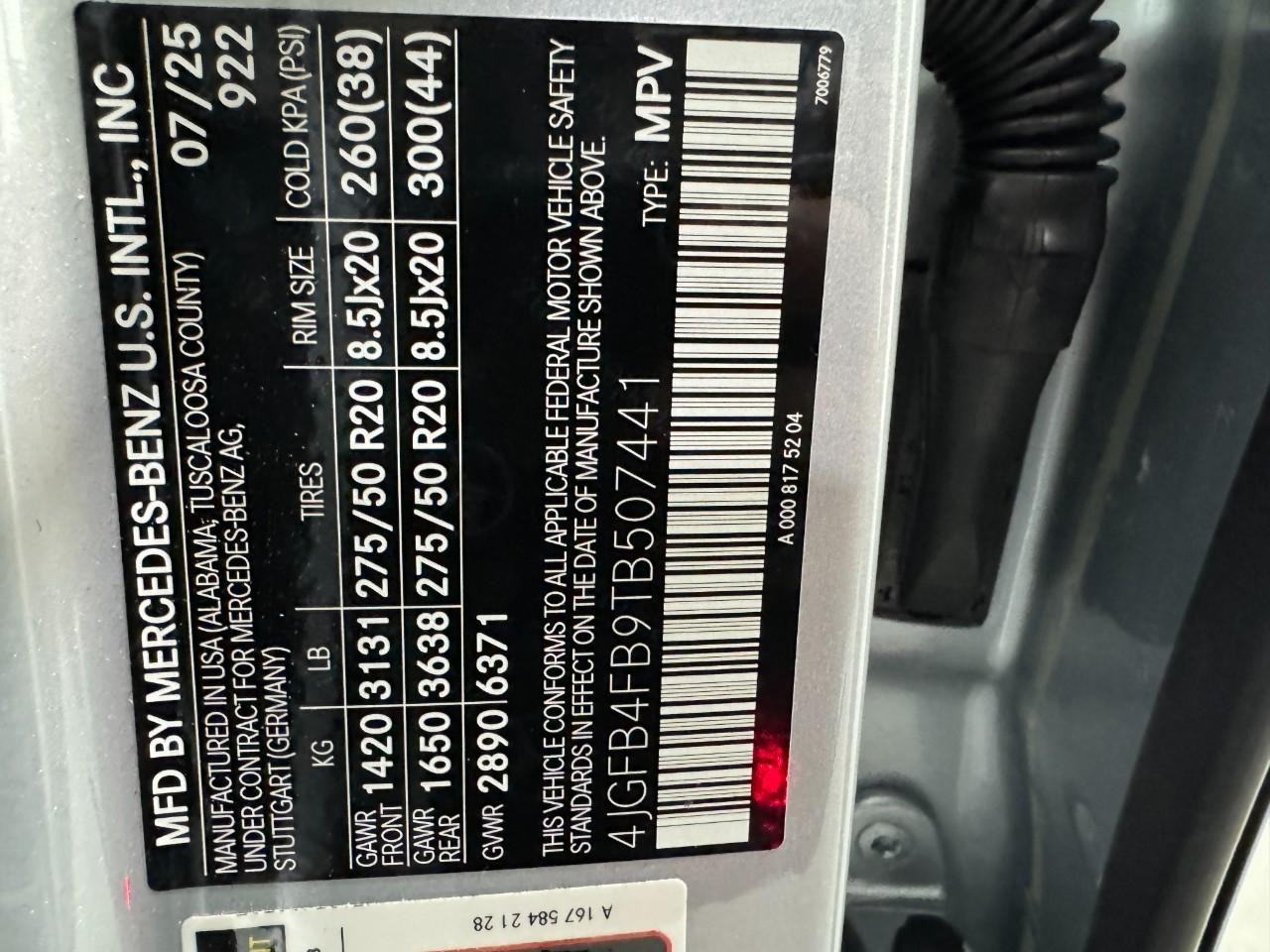 Mercedes-Benz GLE Vehicle Full-screen Gallery Image 38