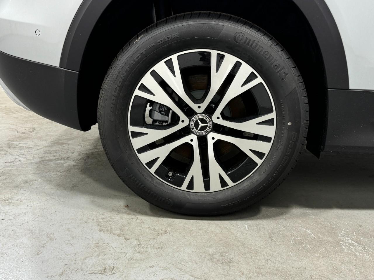 Mercedes-Benz GLB Vehicle Full-screen Gallery Image 5