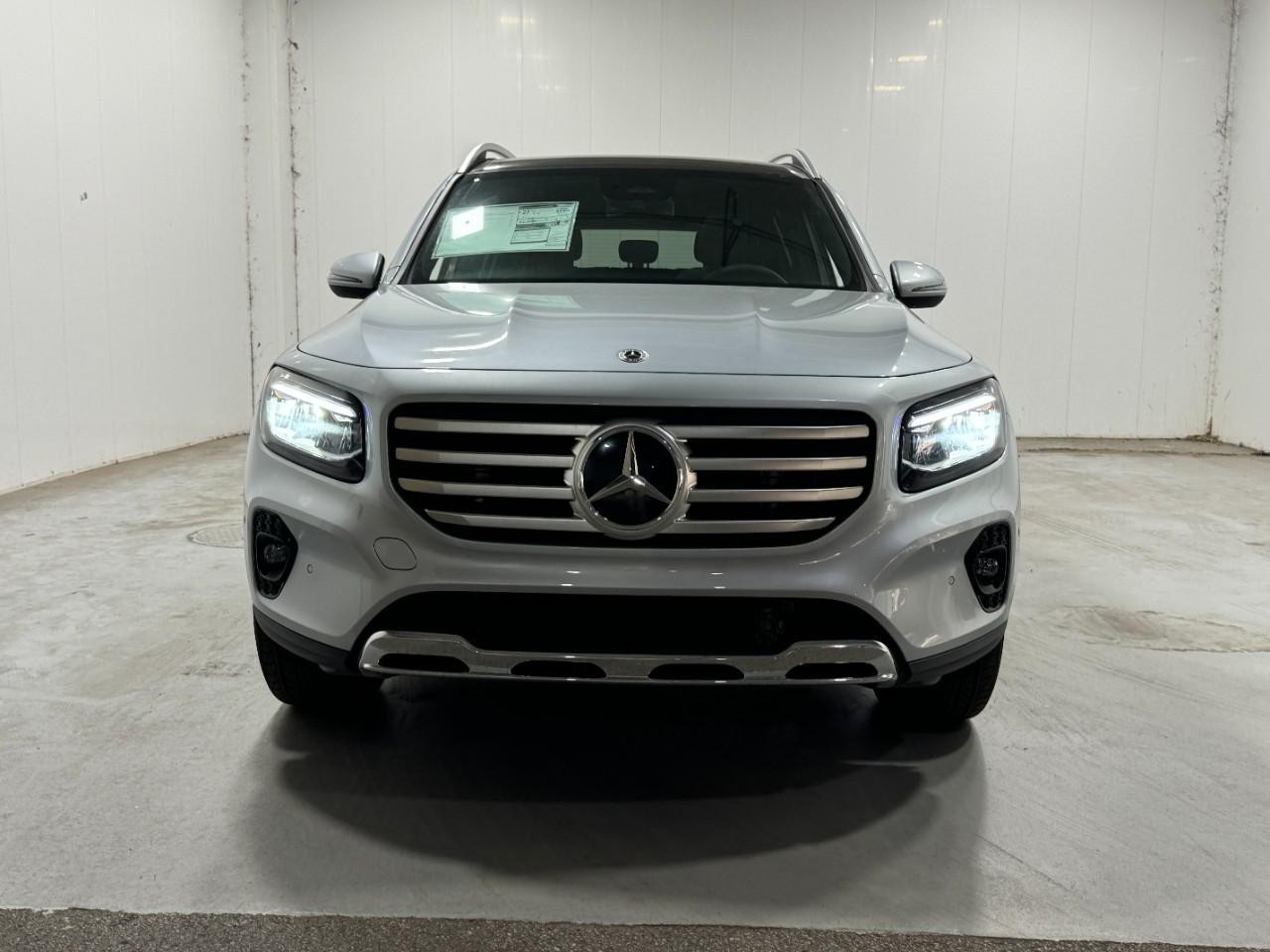 Mercedes-Benz GLB Vehicle Full-screen Gallery Image 7