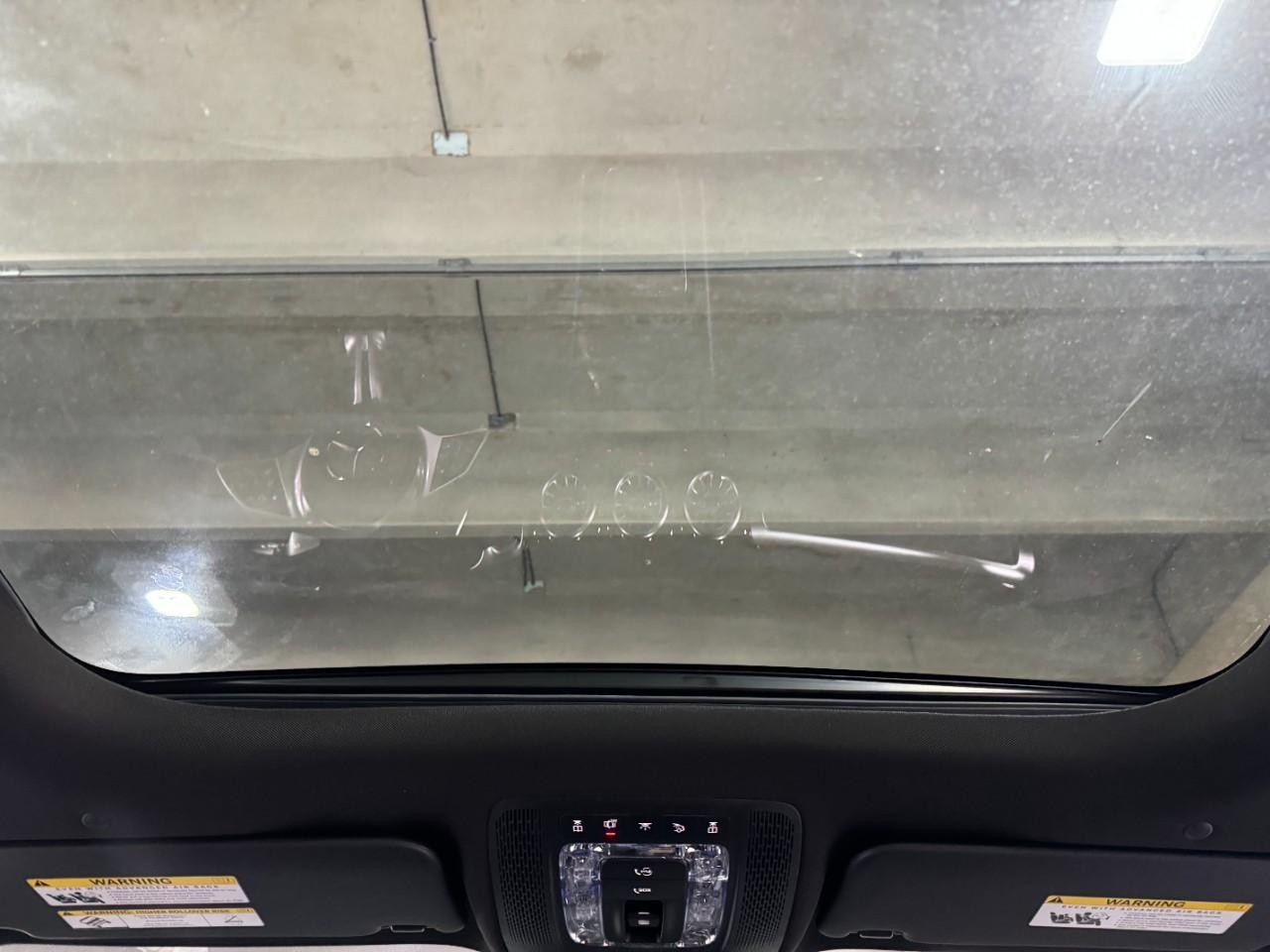 Mercedes-Benz GLB Vehicle Full-screen Gallery Image 11