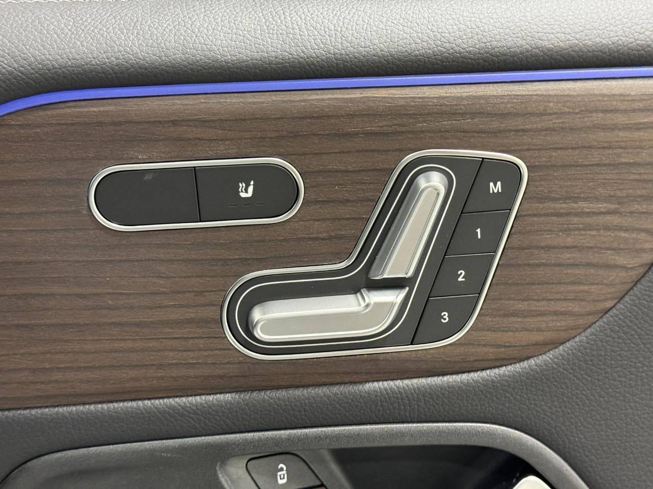 Mercedes-Benz GLB Vehicle Full-screen Gallery Image 21