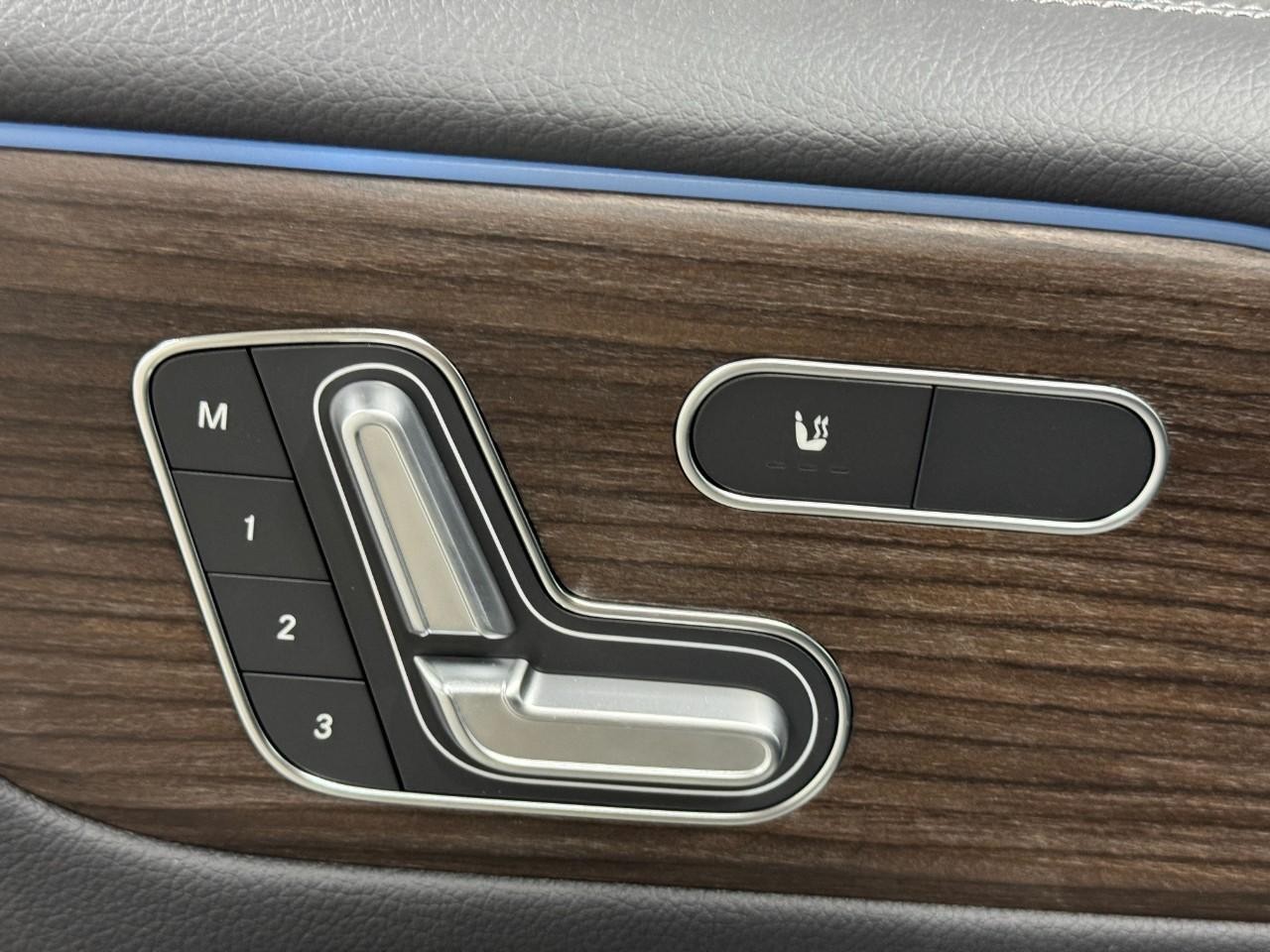 Mercedes-Benz GLB Vehicle Full-screen Gallery Image 24