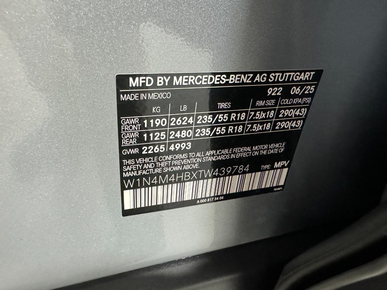 Mercedes-Benz GLB Vehicle Full-screen Gallery Image 37