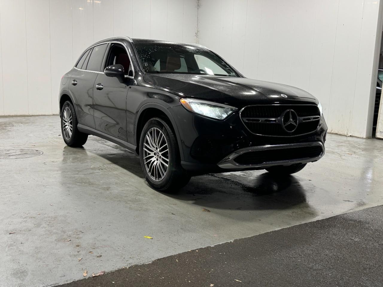 Mercedes-Benz GLC Vehicle Full-screen Gallery Image 6