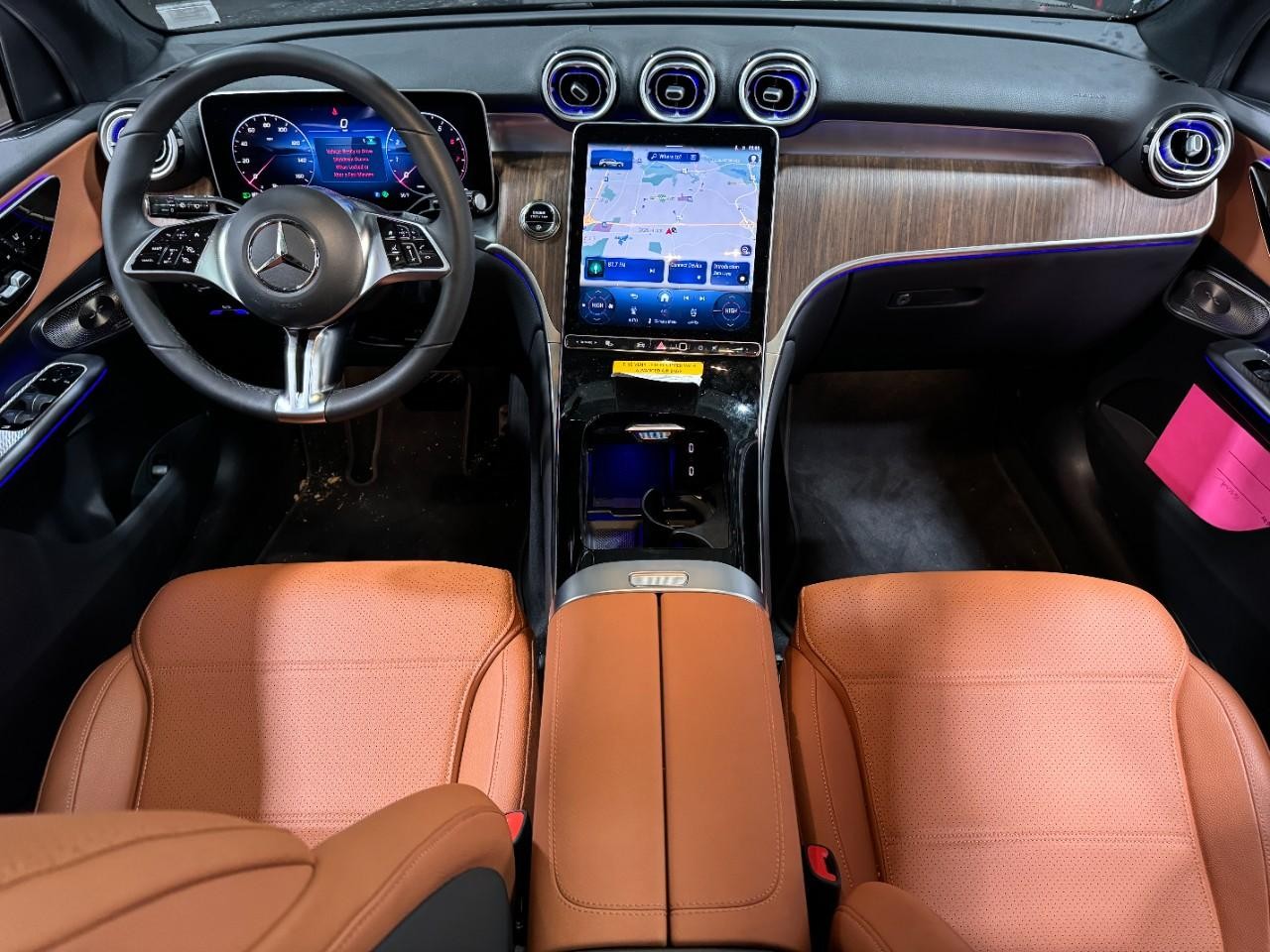 Mercedes-Benz GLC Vehicle Full-screen Gallery Image 10