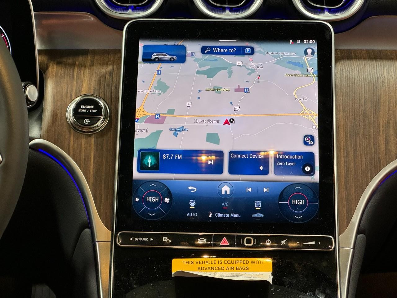 Mercedes-Benz GLC Vehicle Full-screen Gallery Image 12