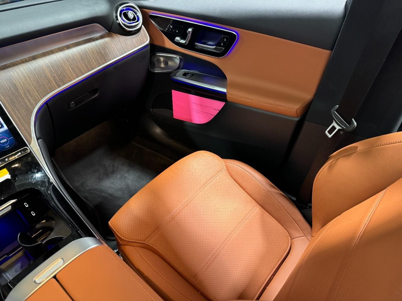 Mercedes-Benz GLC Vehicle Full-screen Gallery Image 13