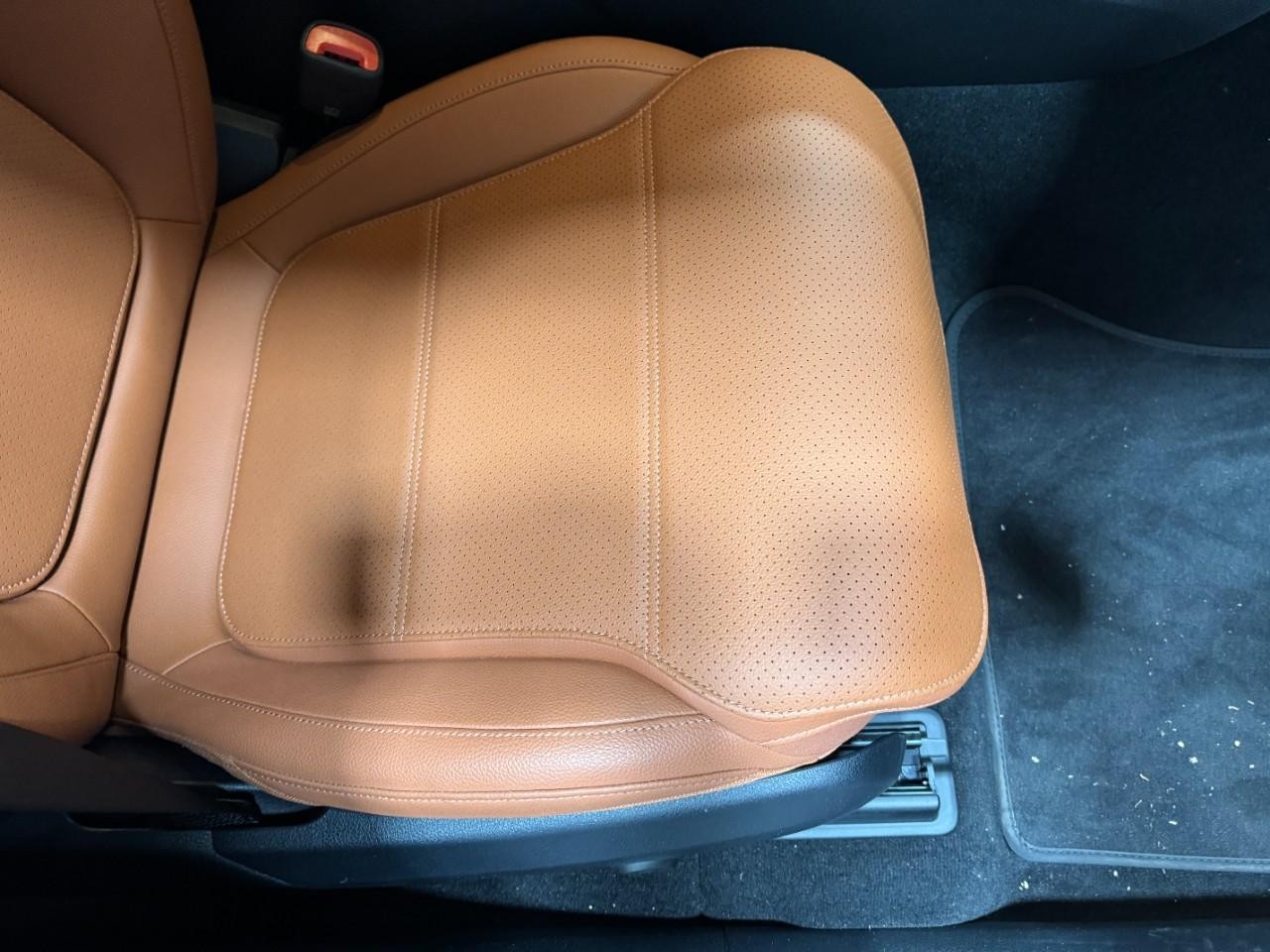 Mercedes-Benz GLC Vehicle Full-screen Gallery Image 15