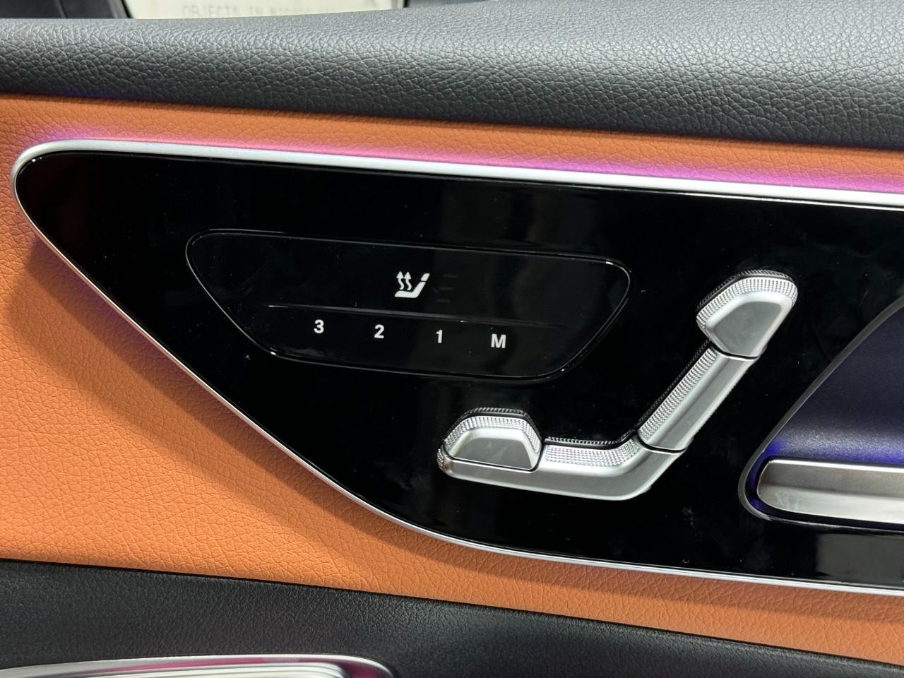 Mercedes-Benz GLC Vehicle Full-screen Gallery Image 17