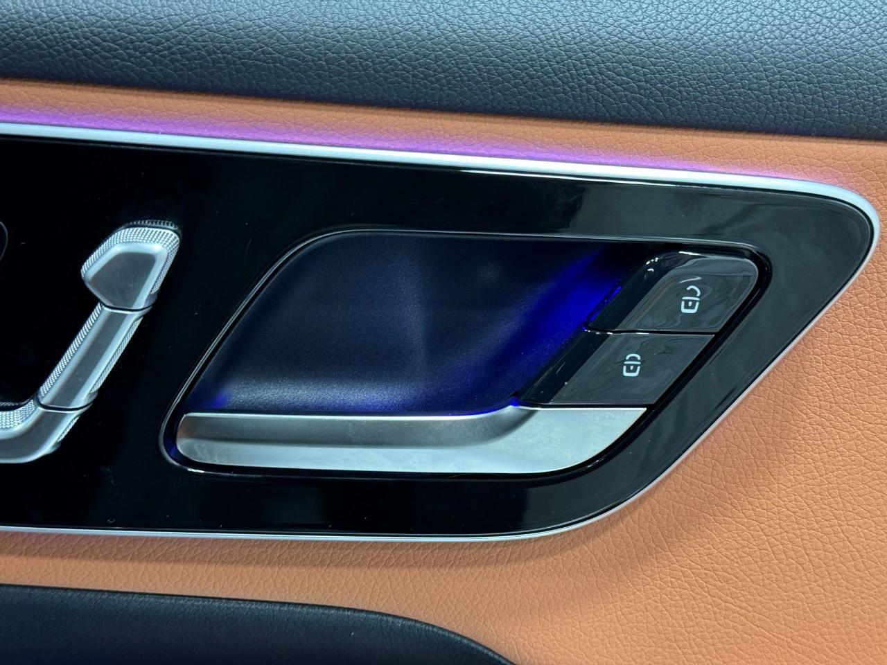 Mercedes-Benz GLC Vehicle Full-screen Gallery Image 18