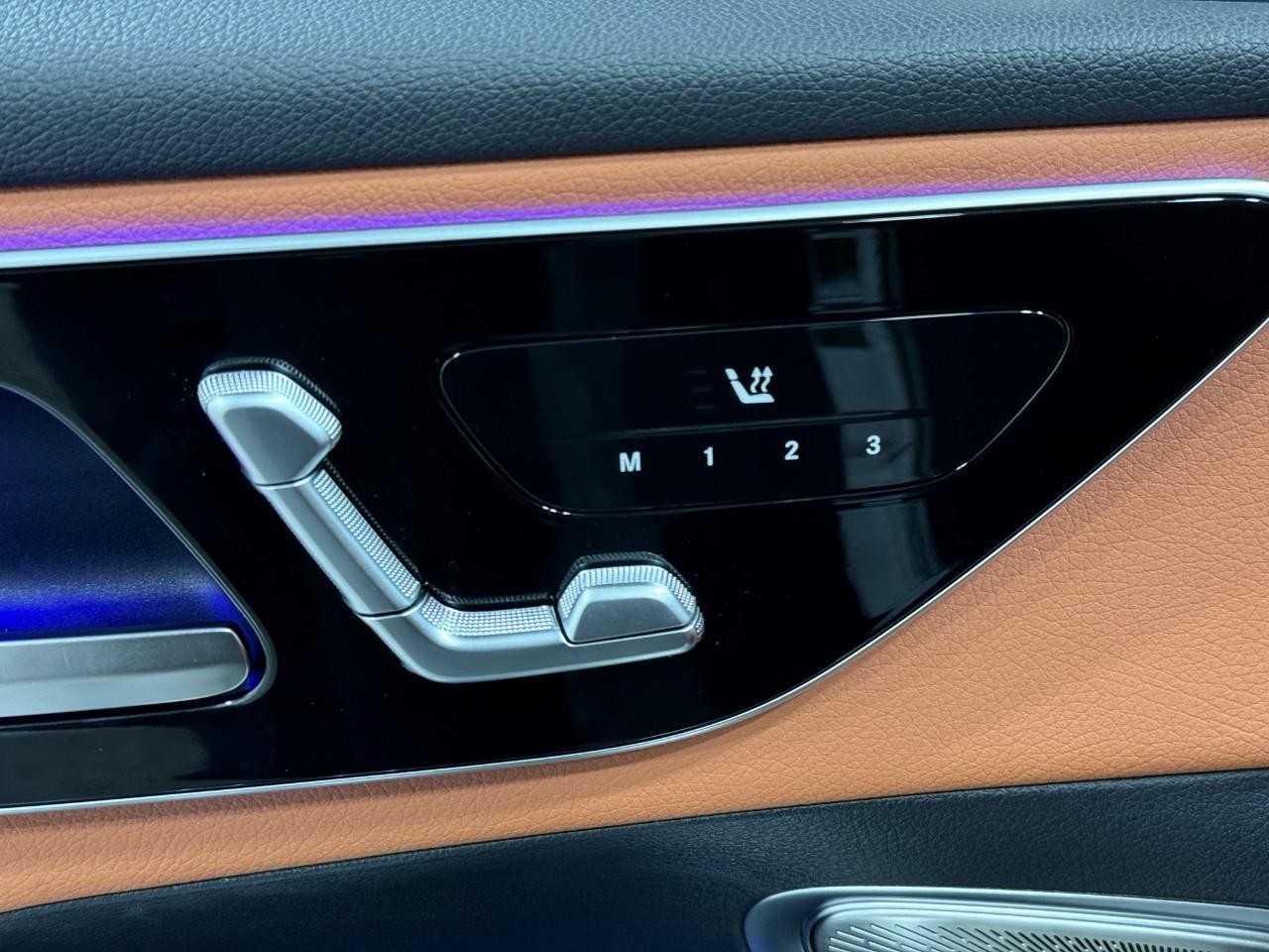 Mercedes-Benz GLC Vehicle Full-screen Gallery Image 20