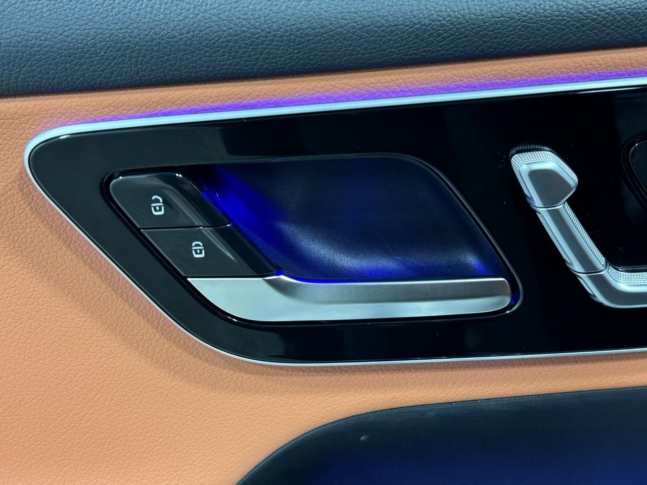 Mercedes-Benz GLC Vehicle Full-screen Gallery Image 21