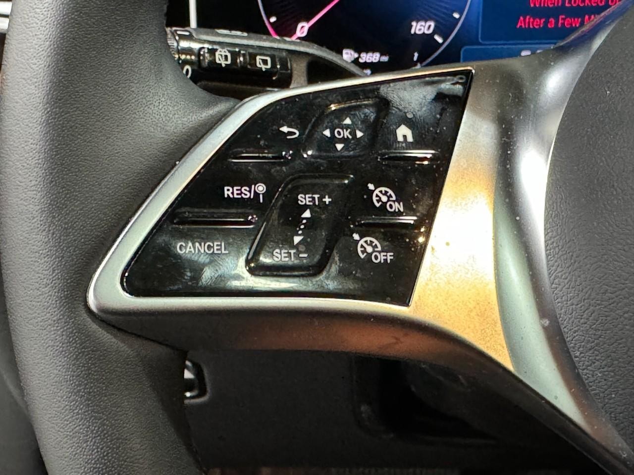 Mercedes-Benz GLC Vehicle Full-screen Gallery Image 29