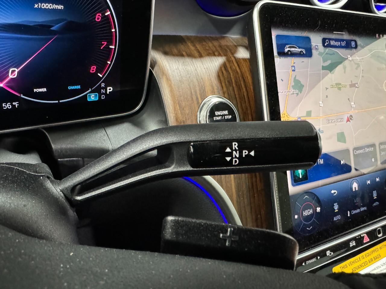 Mercedes-Benz GLC Vehicle Full-screen Gallery Image 32