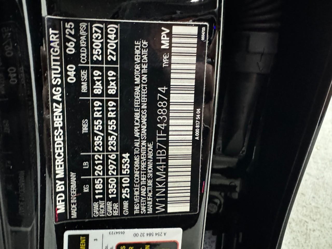 Mercedes-Benz GLC Vehicle Full-screen Gallery Image 34