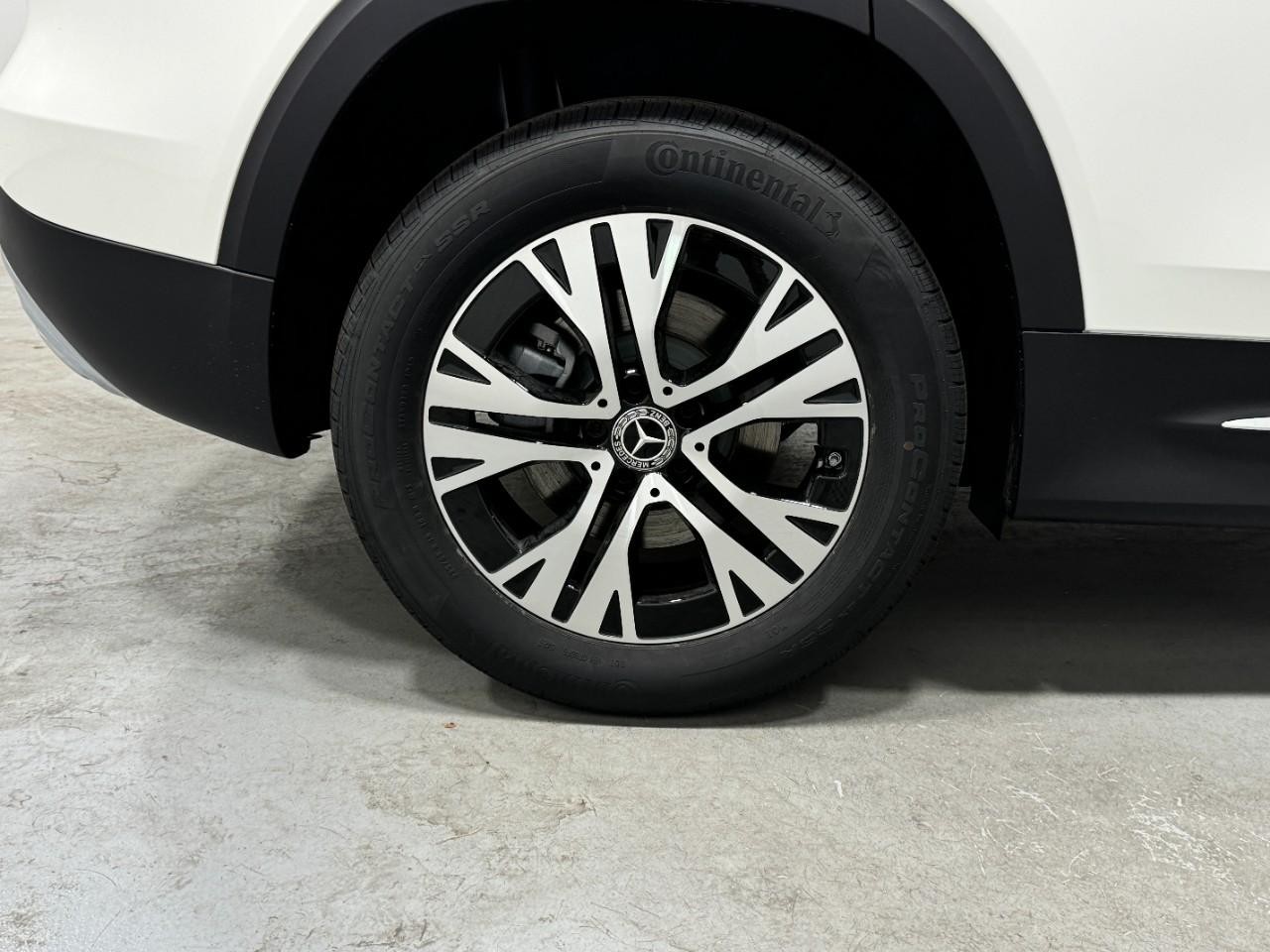 Mercedes-Benz GLB Vehicle Full-screen Gallery Image 5