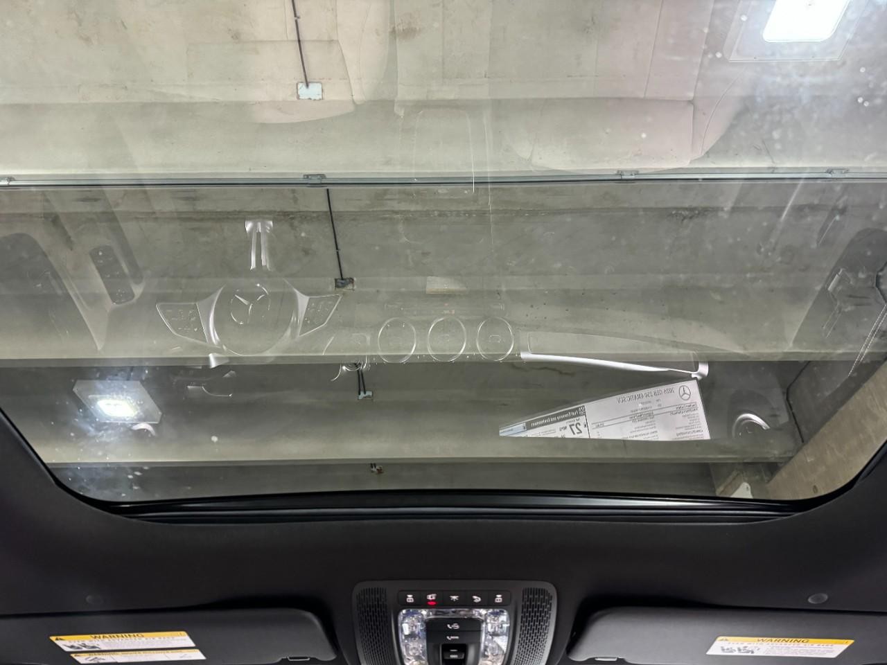 Mercedes-Benz GLB Vehicle Full-screen Gallery Image 11